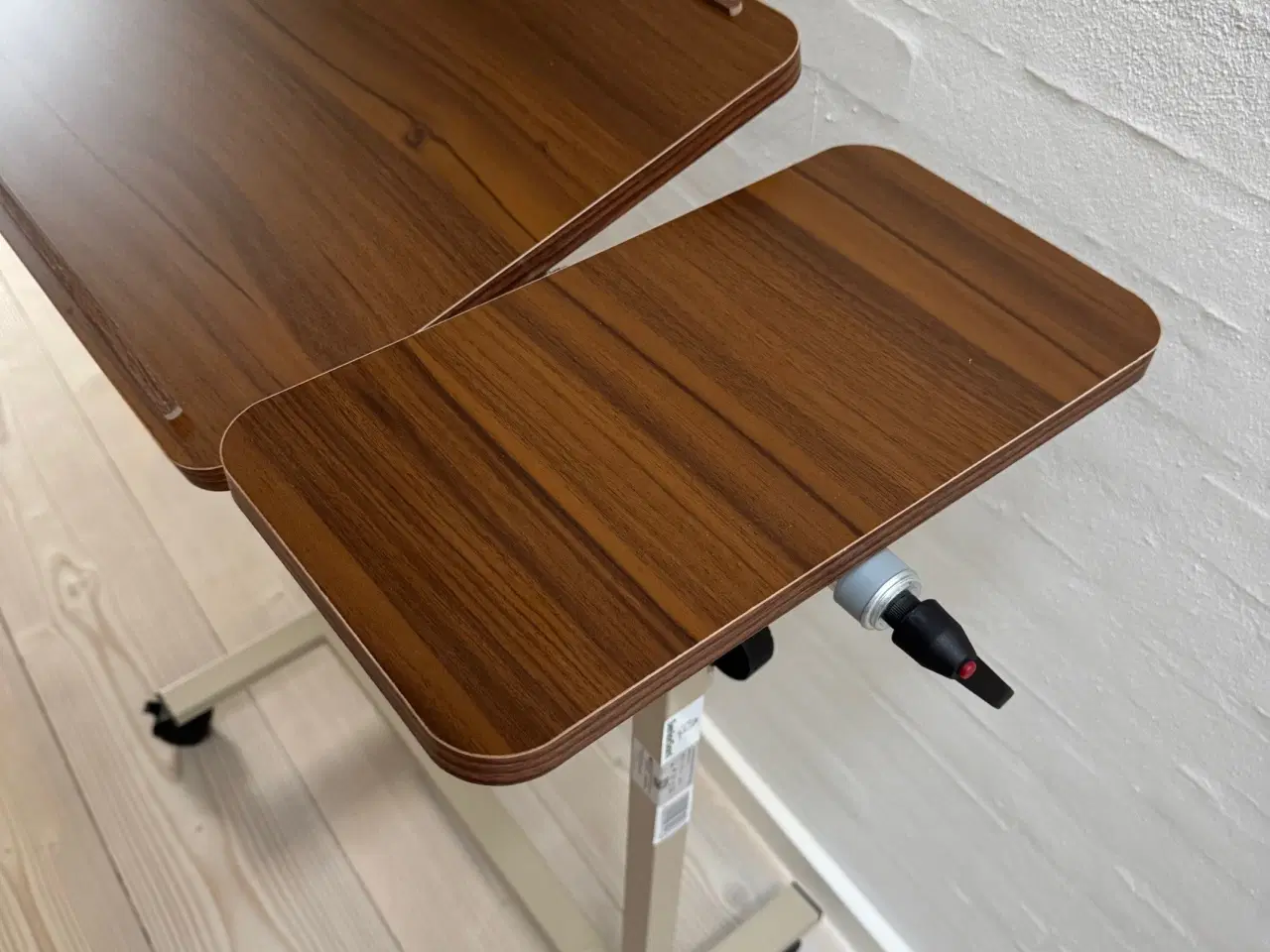 Billede 2 - Sengebord med sideplade. Vippe/ og fast plade