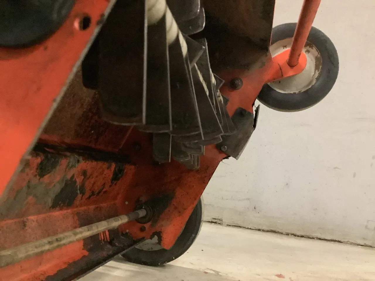 Billede 4 - Husqvarna DT22 Vertikalskærer, plænelufter