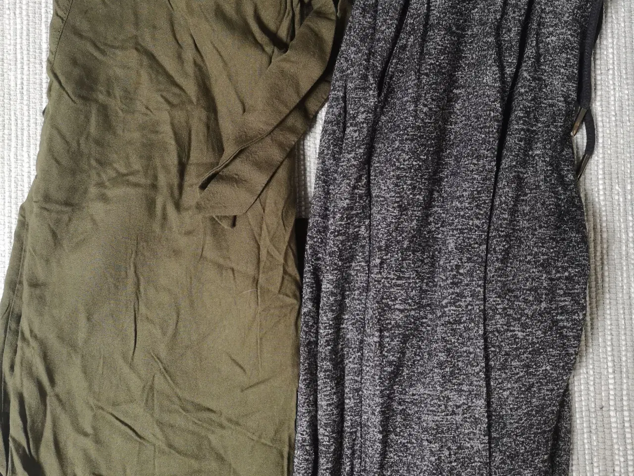 Billede 15 - Forskelligt tøj S-M : bluser, toppe, bukser mm