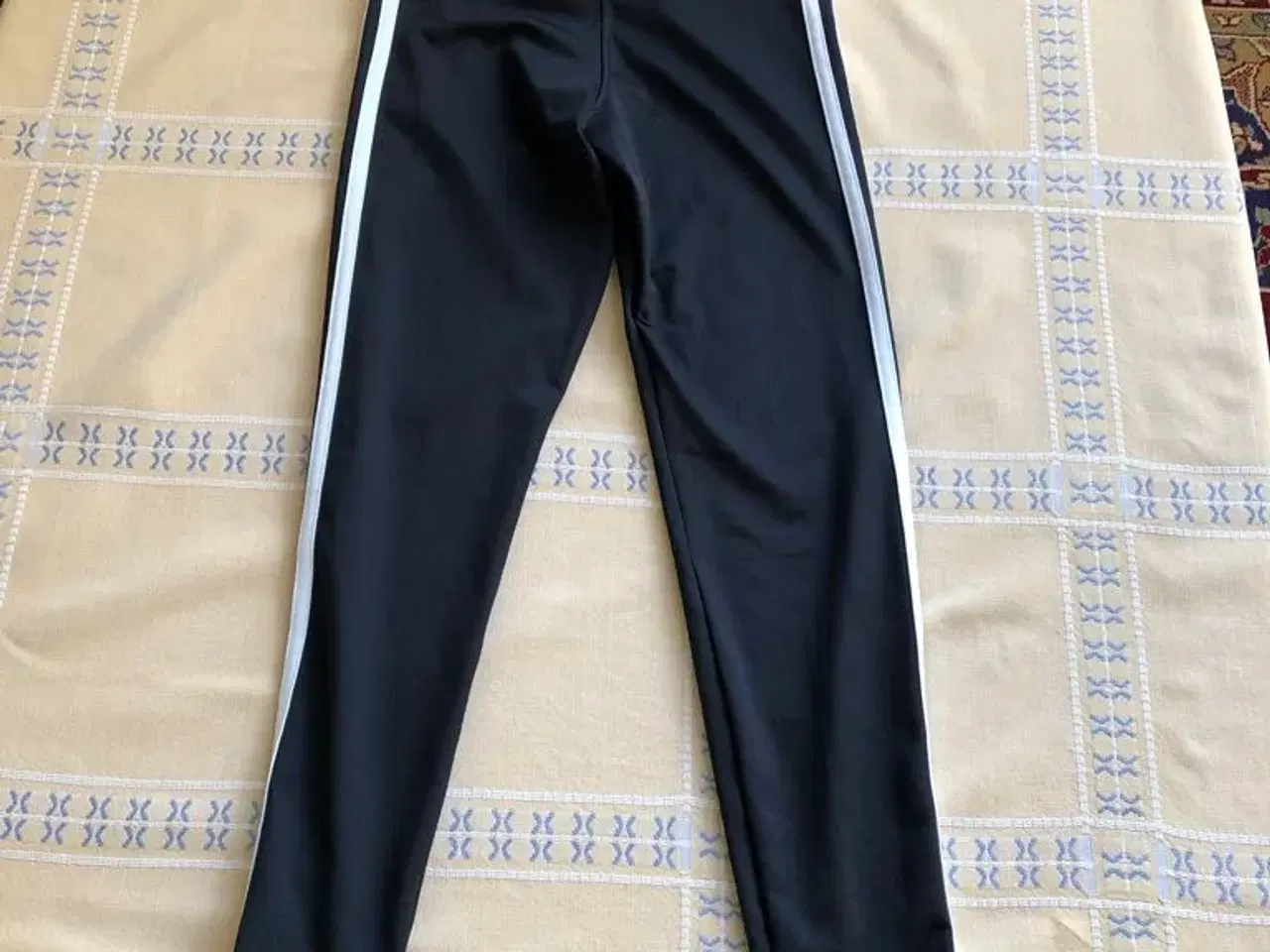 Billede 5 - Addidas Tights str. 140