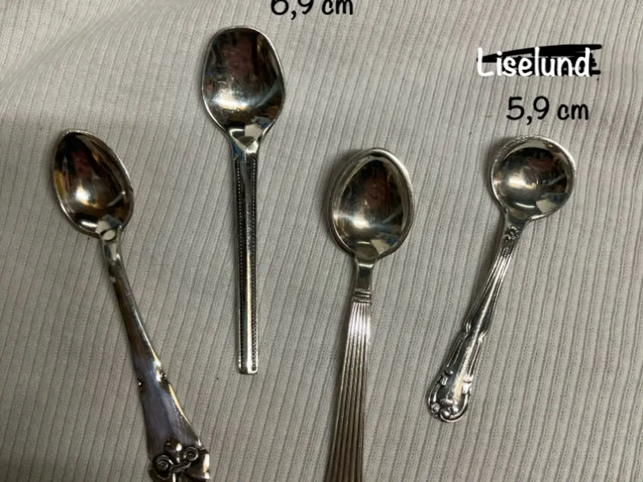 Billede 1 - 4 saltskeer i pletsølv 