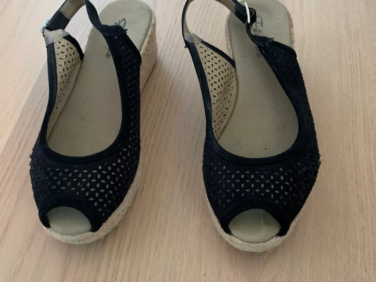 Billede 1 - Sorte sandaler