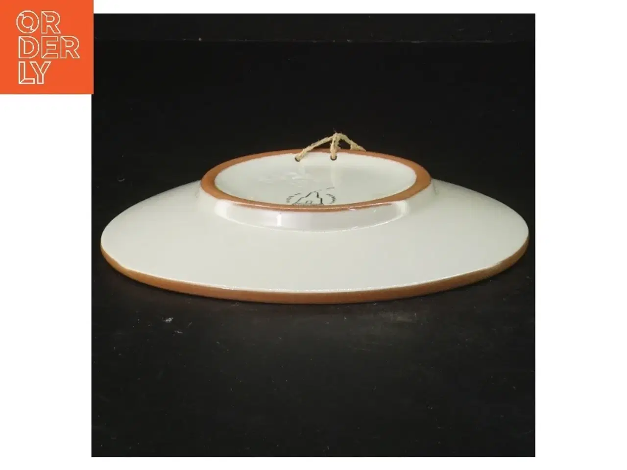 Billede 2 - Jensen Plate with Cartoon Illustration fra Knabstrup (str. Ø 15,5 cm)