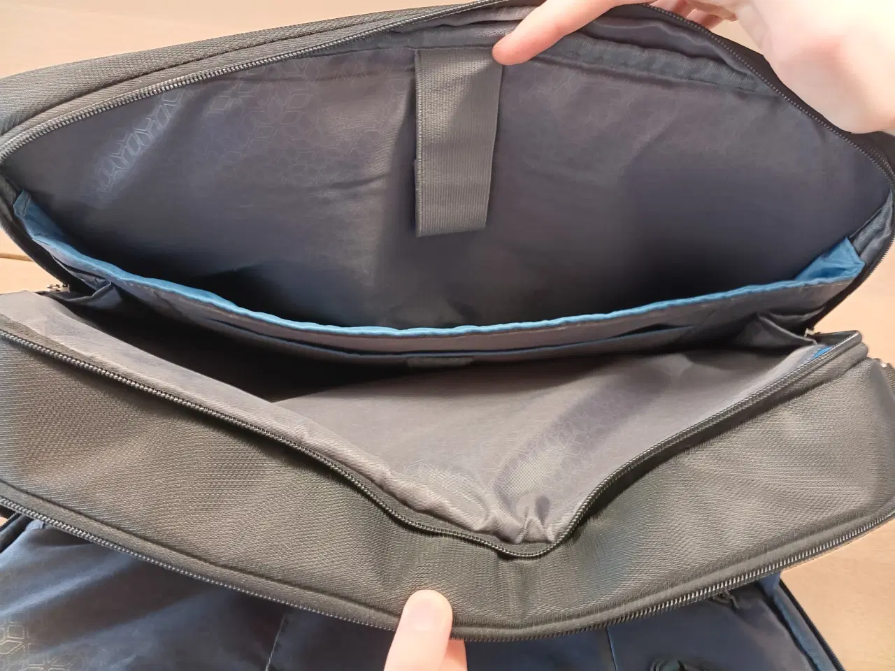 Billede 5 - PC taske, god stand, med opladningsmulighed