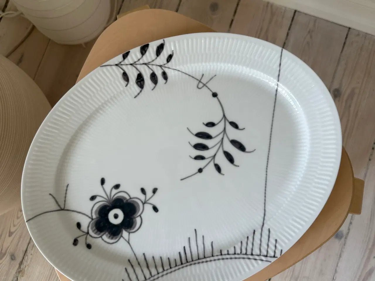 Billede 1 - ROYAL COPENHAGEN Sort Mega Riflet Serveringsfad