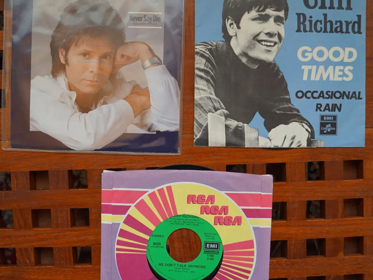 Billede 2 - Cliff Richard: 7 stk singleplader