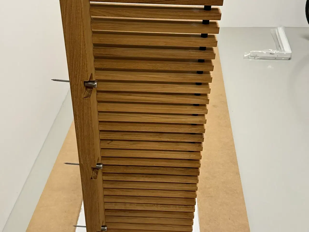 Billede 3 - Maritim Cutter Garderobe hylde i teak fra....