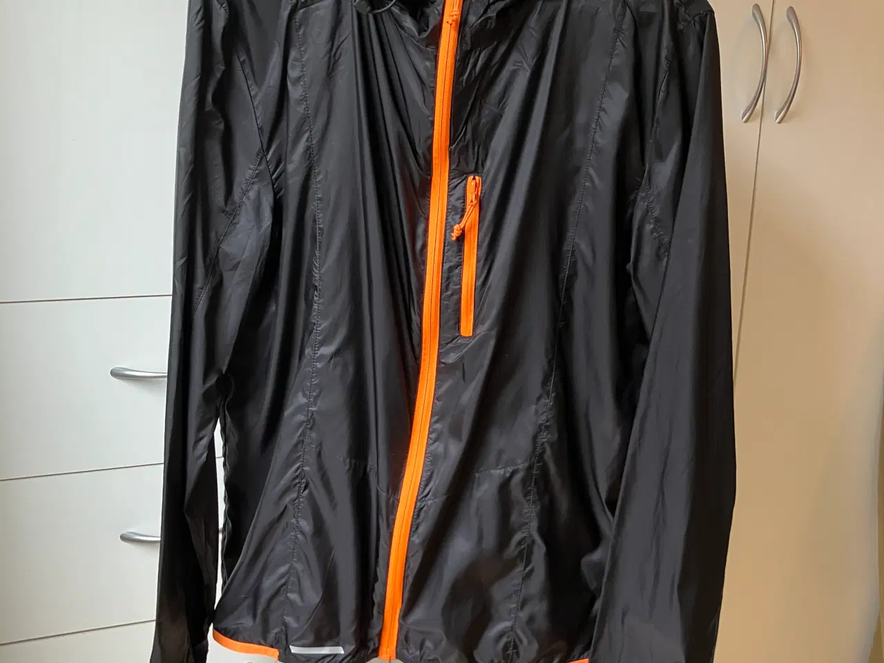 Billede 1 - Letvægts vandafvisende Crivit vindjakke, Dame M