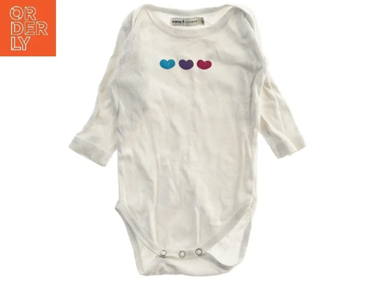 Billede 1 - Hvid langærmet bodystocking med farvede hjerter fra Name It (str. 62)