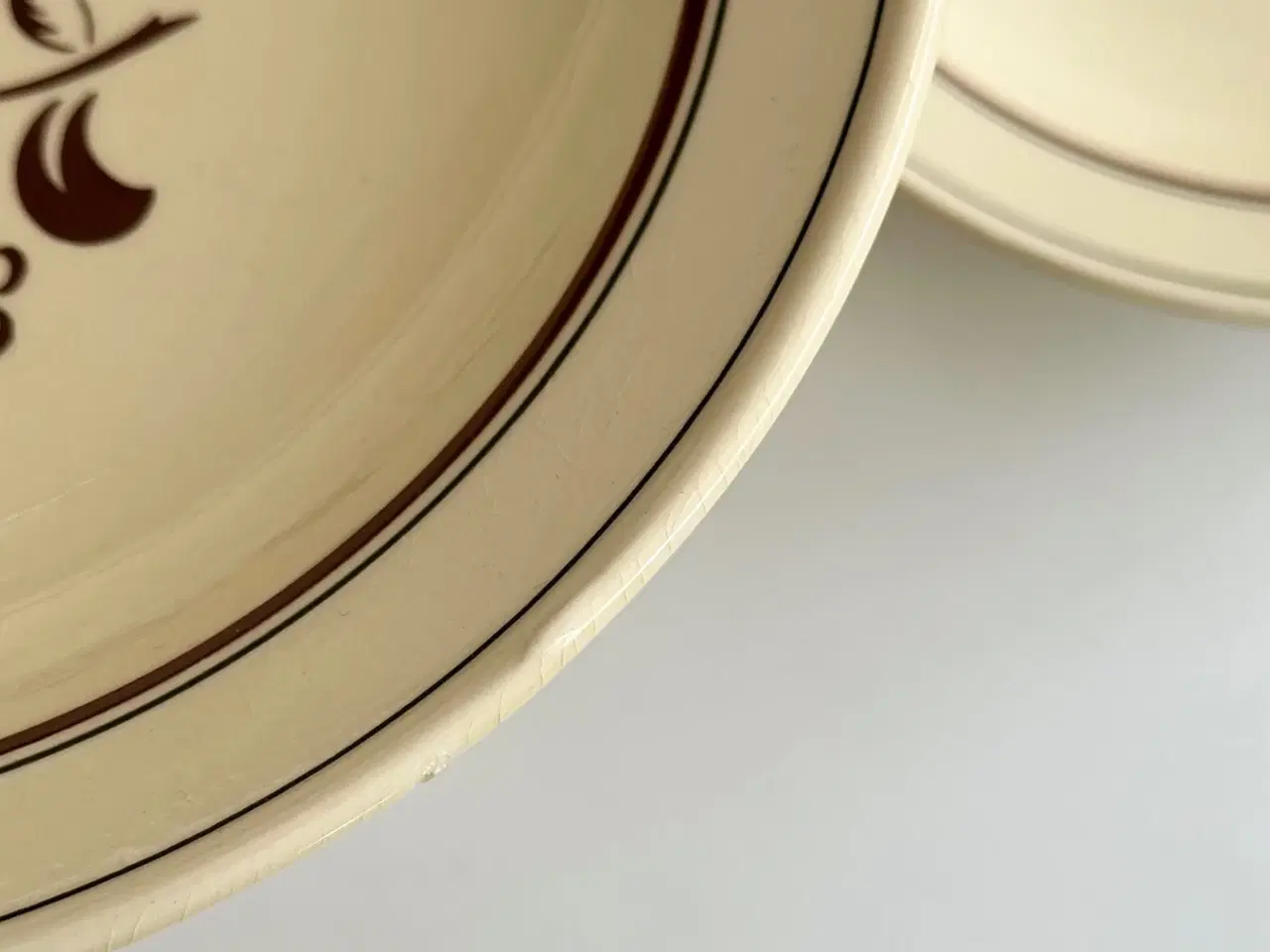 Billede 7 - Dybe fajancetallerkner, 3 stk samlet