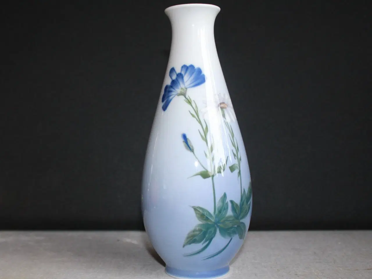 Billede 1 - Vase med blomster fra Royal Copenhagen