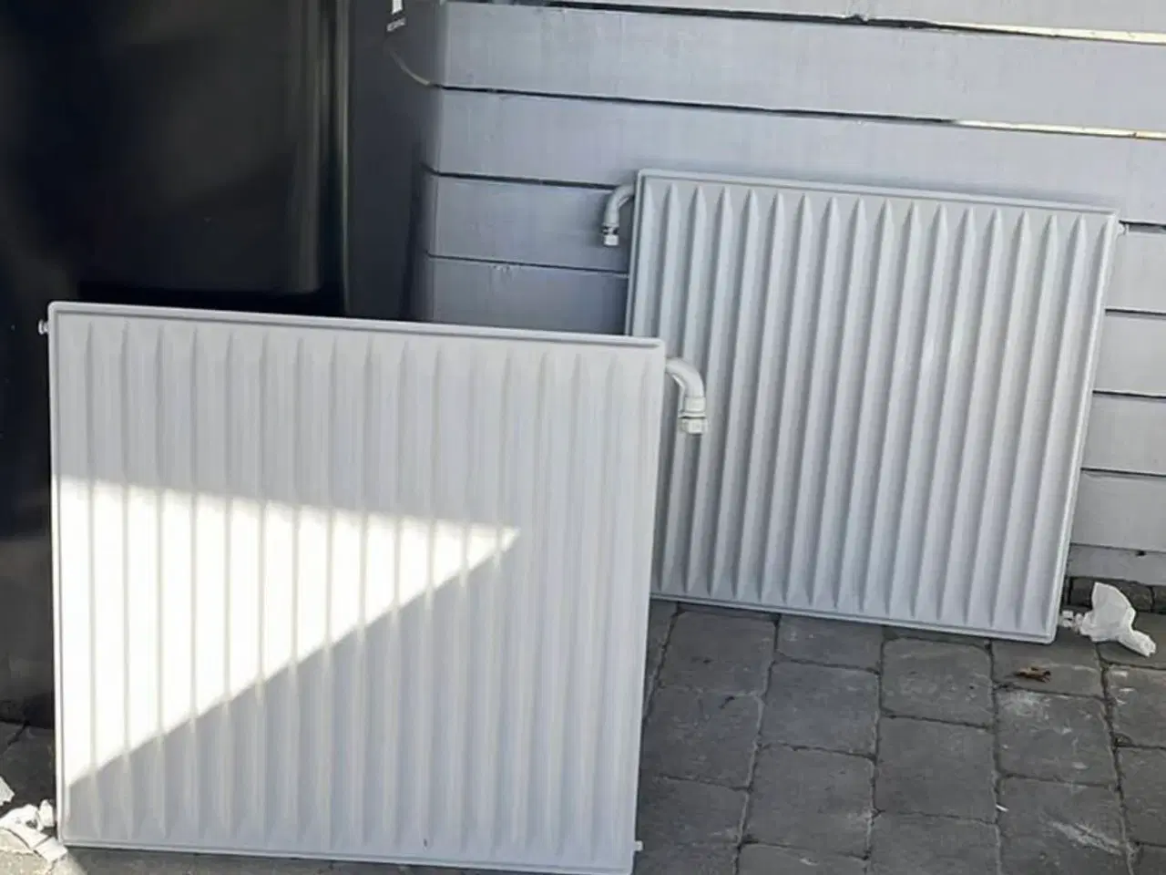 Billede 1 - 2 stk radiatorer 59 cm  bred x  56 cm