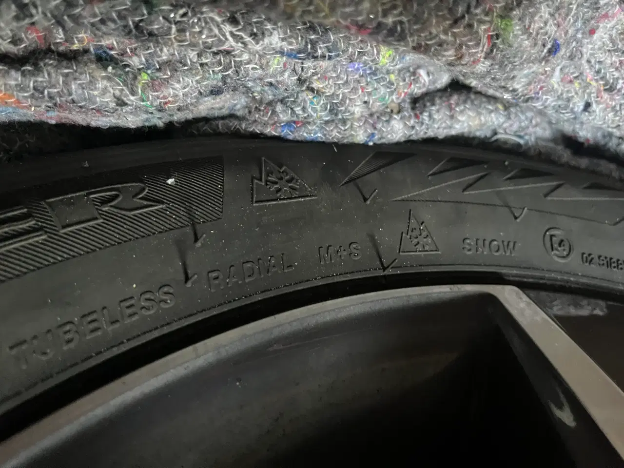 Billede 2 - Alufælge med vinterdæk og tmps ventiler Toyota 