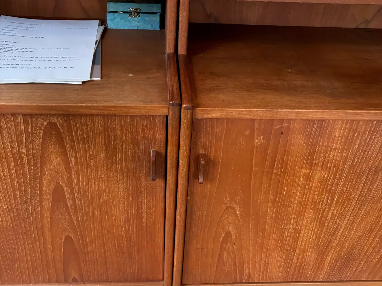 Billede 6 - 2 teak reoler samlet 2000,- kr.