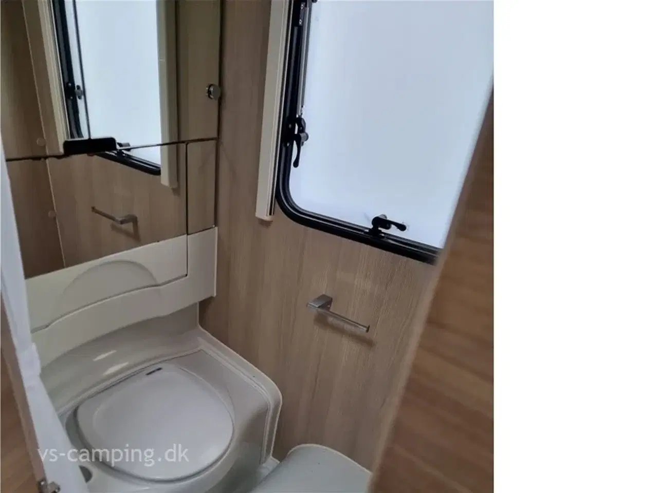 Billede 6 - 2015 - Adria Adora 482 LU   ATTRAKTIV CAMPINGVOGN MED ENKELTSENGE MED LAMELUDTRÆK &amp; RUNDSIDDEGRUPPE