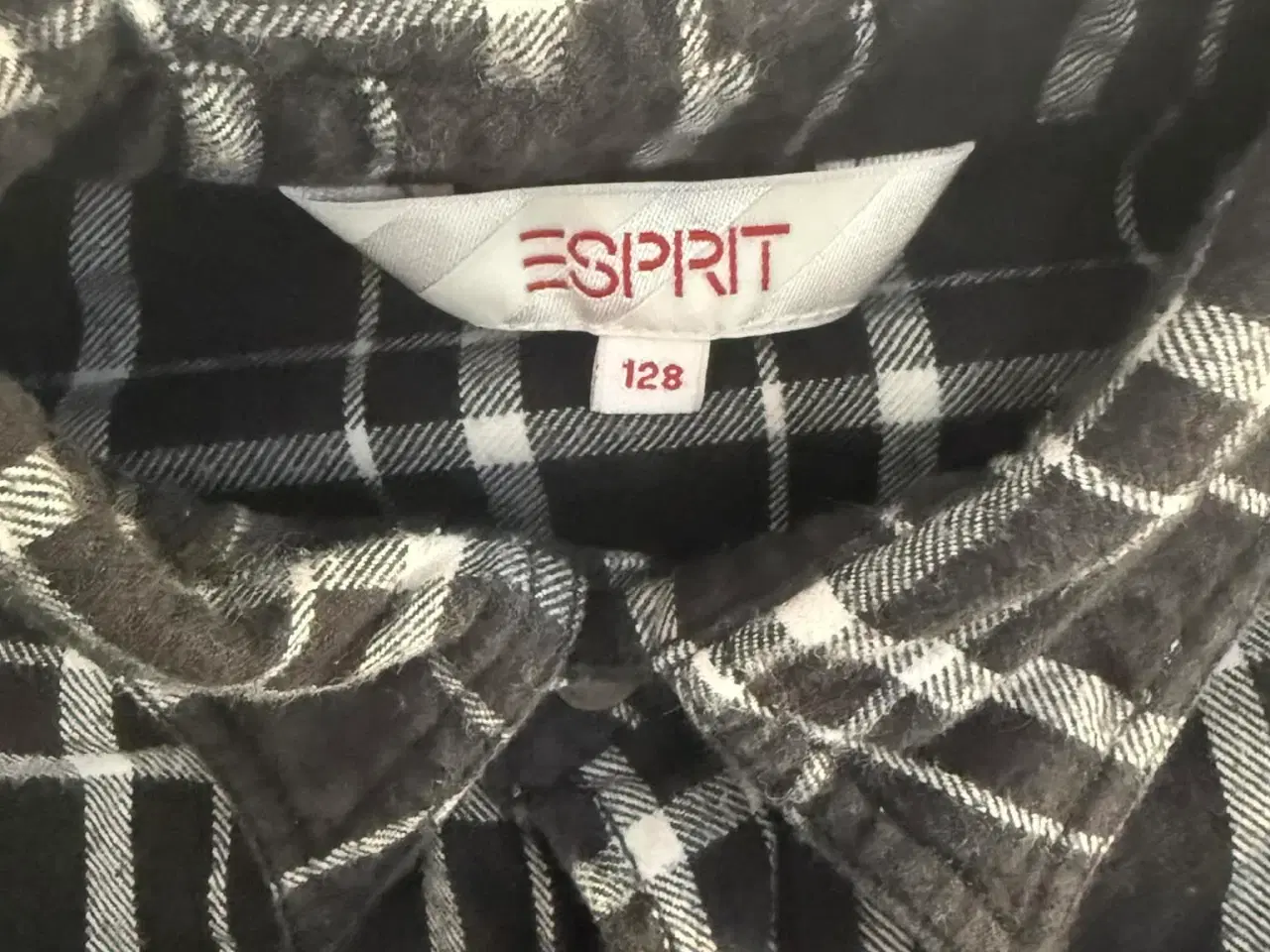 Billede 2 - Esprit drenge skjorter i str 128