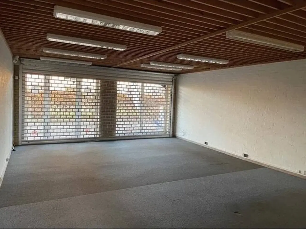 Billede 2 - Erhvervslokale udlejes. Godt placeret lige ved siden af Asnæs Centret