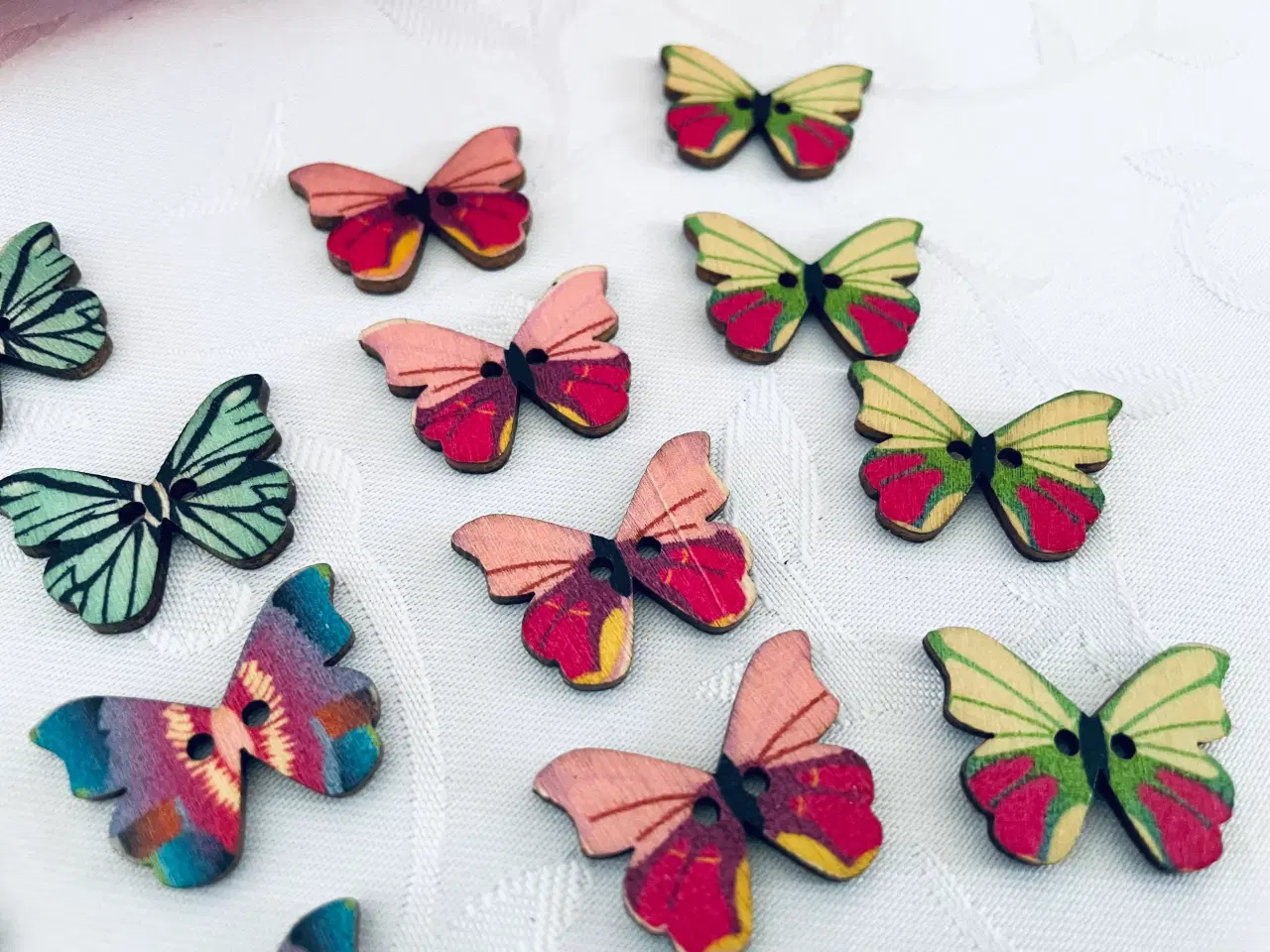 Billede 6 - Sommerfugle knapper i træ