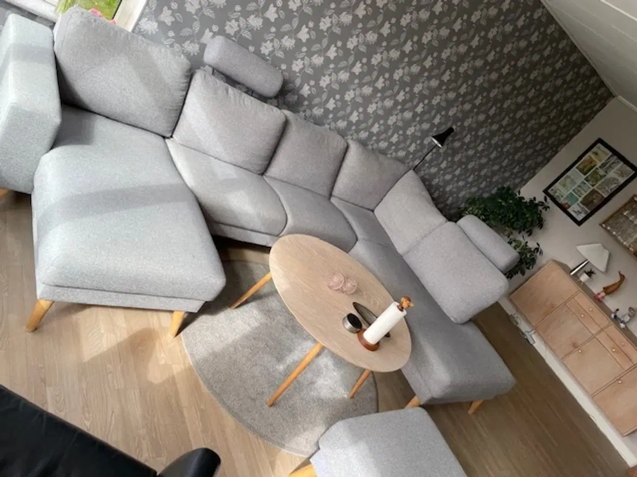 Billede 2 - Hjørnesofa i lys grå