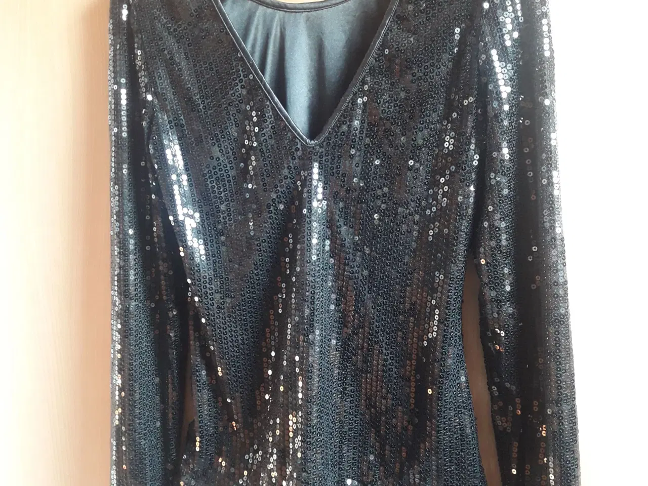 Billede 3 - fin bluse med palietter fra Vera Moda