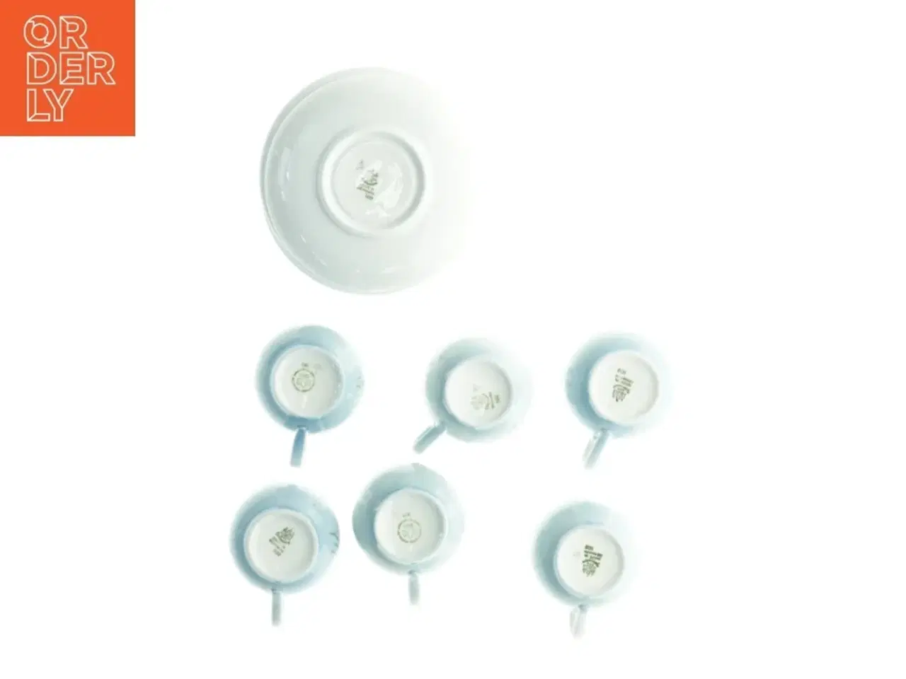 Billede 2 - Kaffekopper med underkopper med blomstermotiv, blå kornblomst, Demeter fra Bing Og Grøndahl (str. Diameter 13,5 cm h 7 cm)