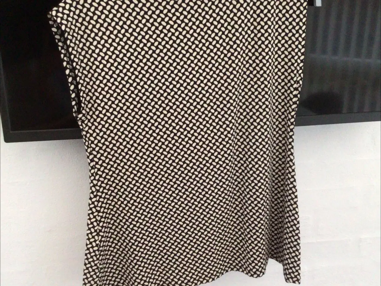 Billede 2 - Top med høj hals. Str.L