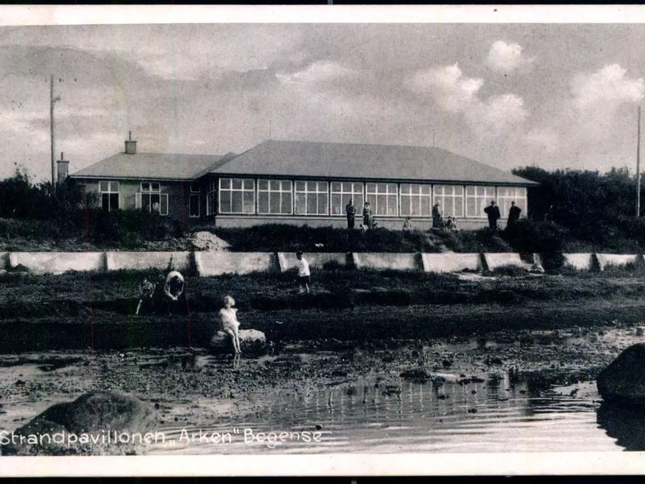 Billede 1 - Strandpavillonen "Arken" - Bogense - Niels Ehlerts Bogh. 69620 - Brugt