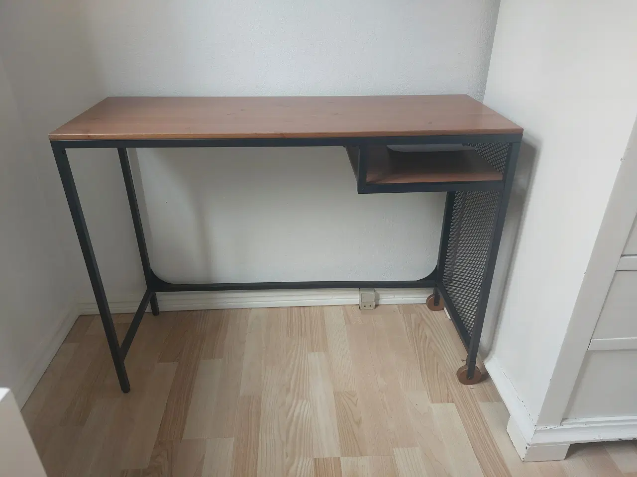 Billede 2 - Skrivebord fra Ikea 