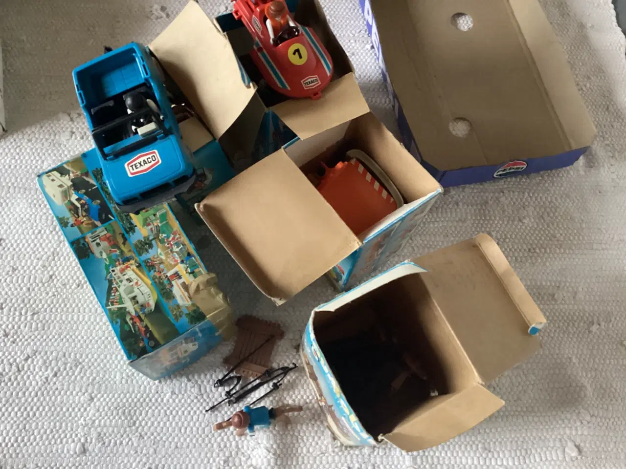 Billede 3 - Playmobil - sæt med figurer, mindre dele og meget