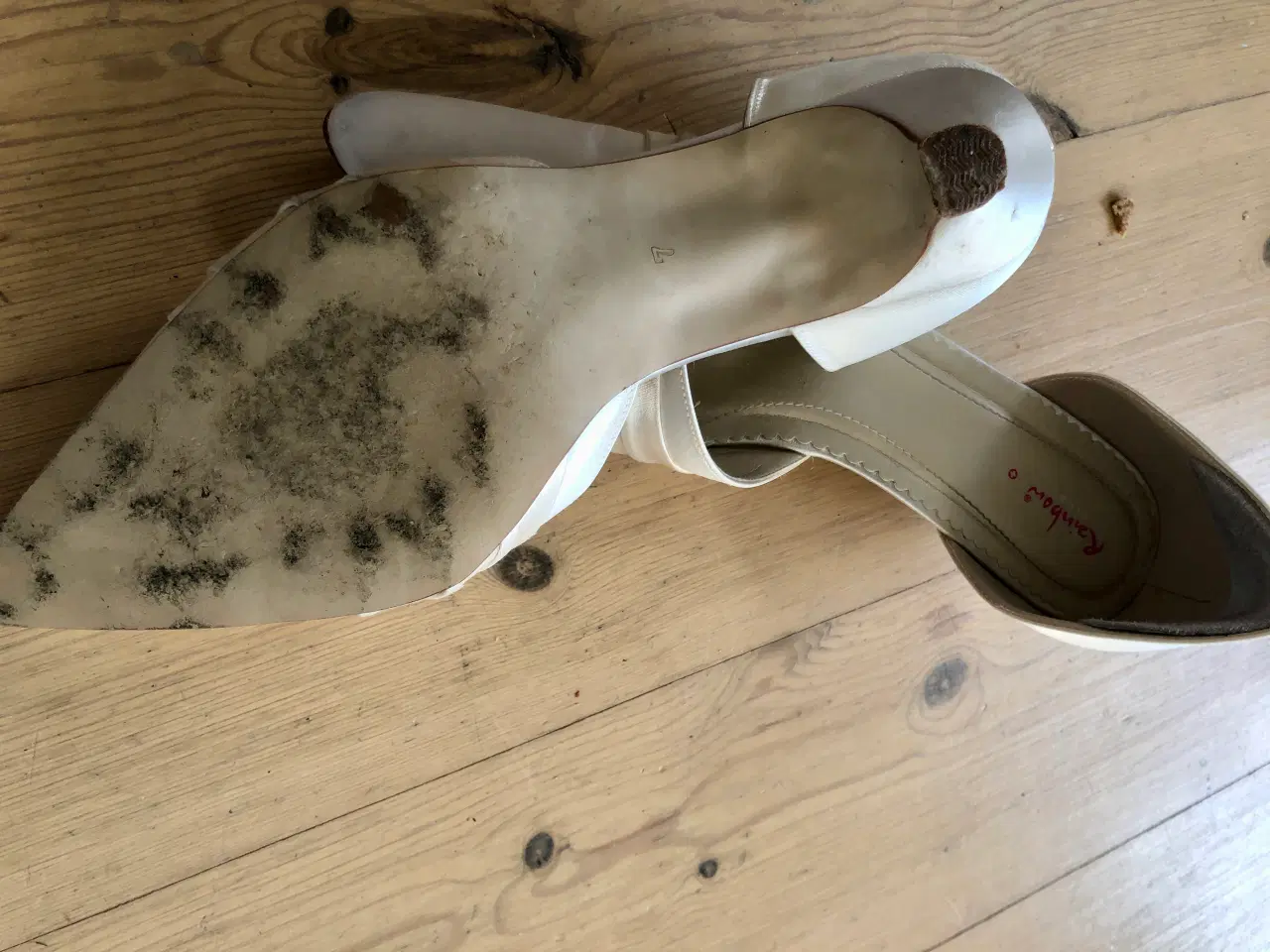 Billede 17 - Lilly brudekjole str 50, slør og sko str 40