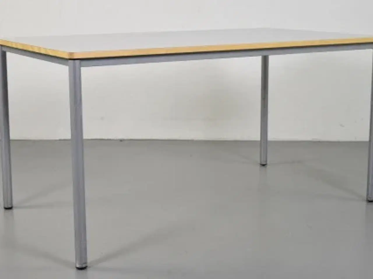 Billede 6 - Kantine-/mødebord med grå plade og alufarvet stel