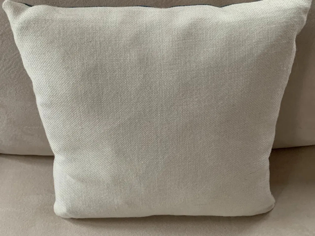 Billede 11 - Broderede vintagesofapuder i fin stand