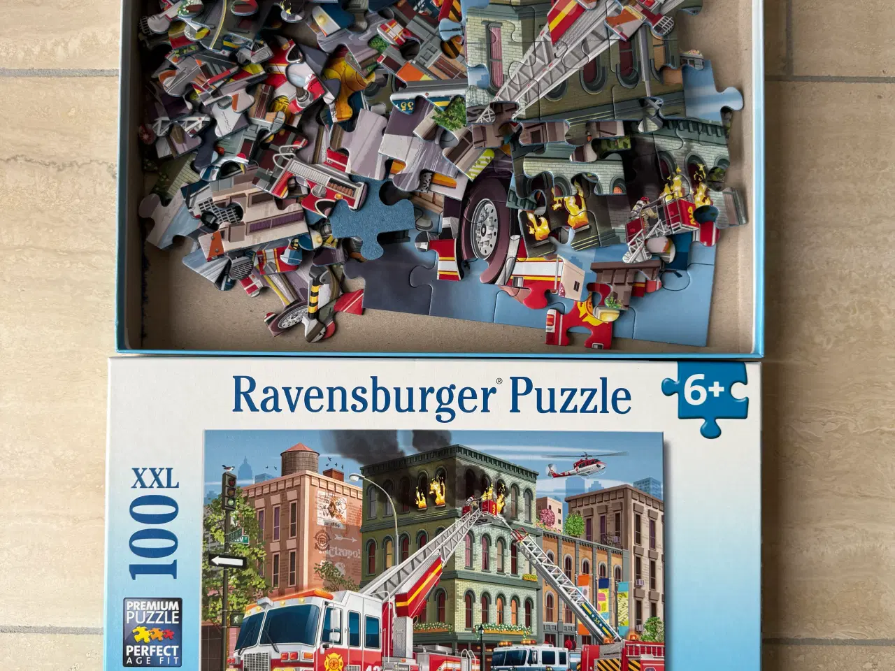 Billede 1 - Puslespil (Ravensburger), brandbil, 100 brikker