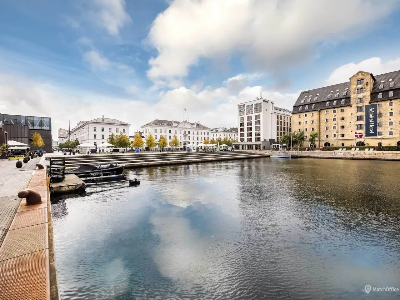 Billede 12 - Historisk pakhus med fritlagte bjælker og hyggelig brostensbelagt gård - kombineret med moderne Street Art Museum