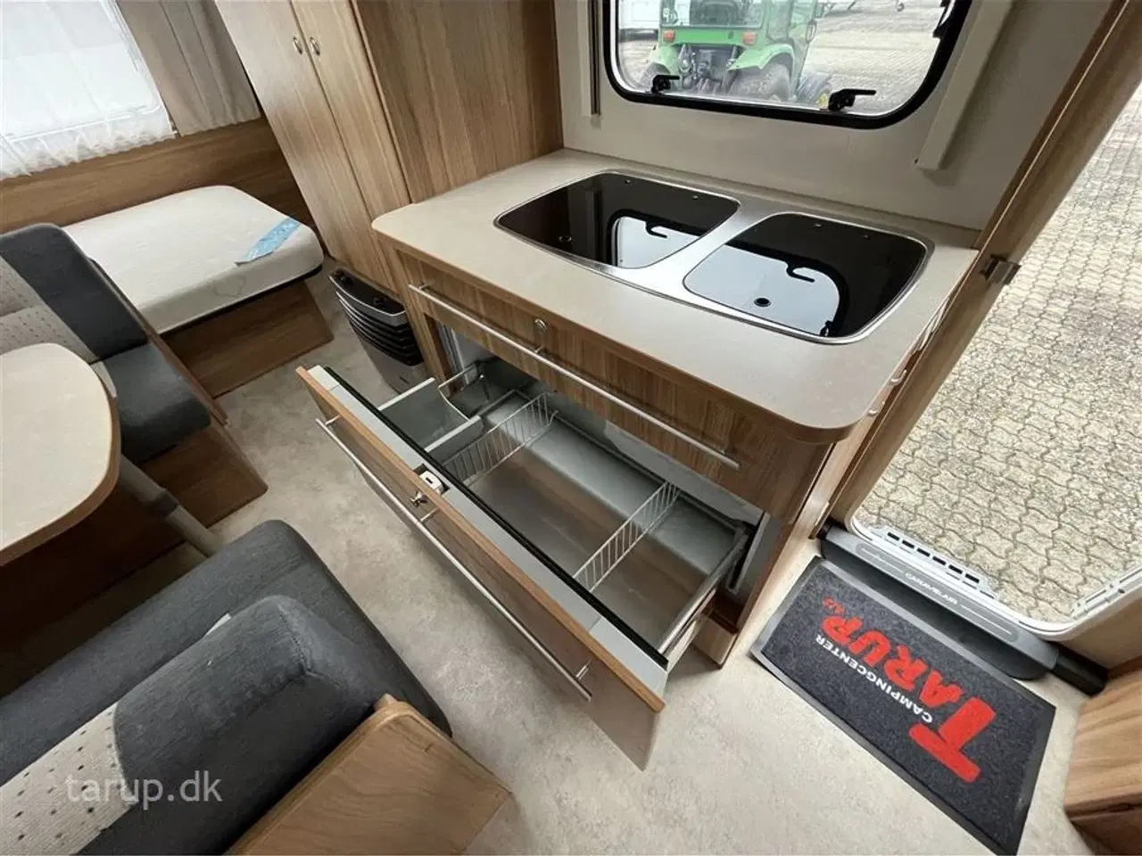 Billede 14 - 2014 - Caravelair Antares Luxe 527 Fortelt: Isabella Commodore Concept, mover, tv-antenne, sidesiddegruppe, kompressor køleskab m/ frostboks, 3 køjer og dobbeltseng
