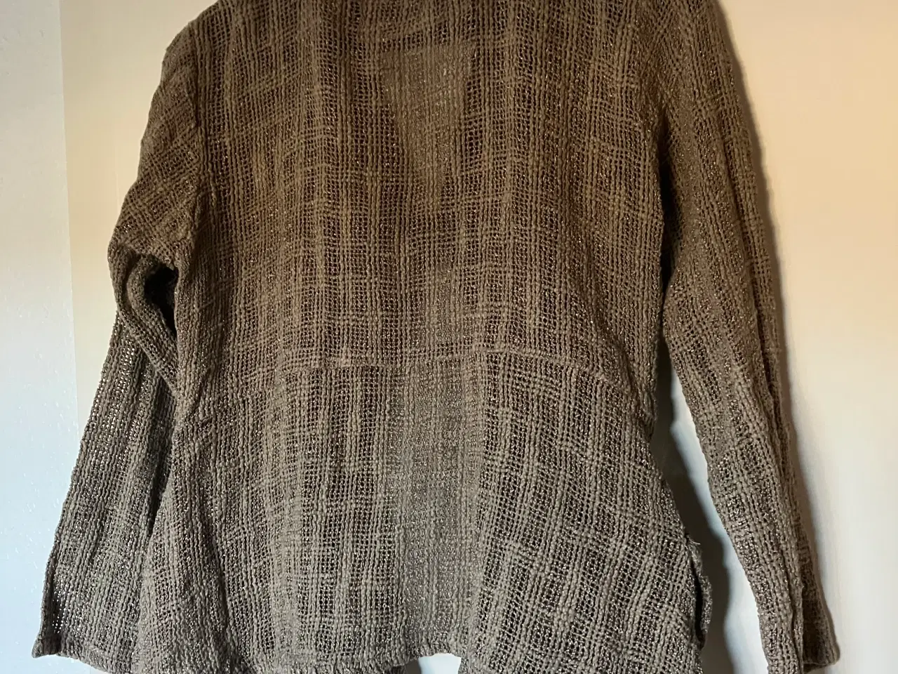 Billede 2 - Jakke fra Masai i S med spændende designet lommer