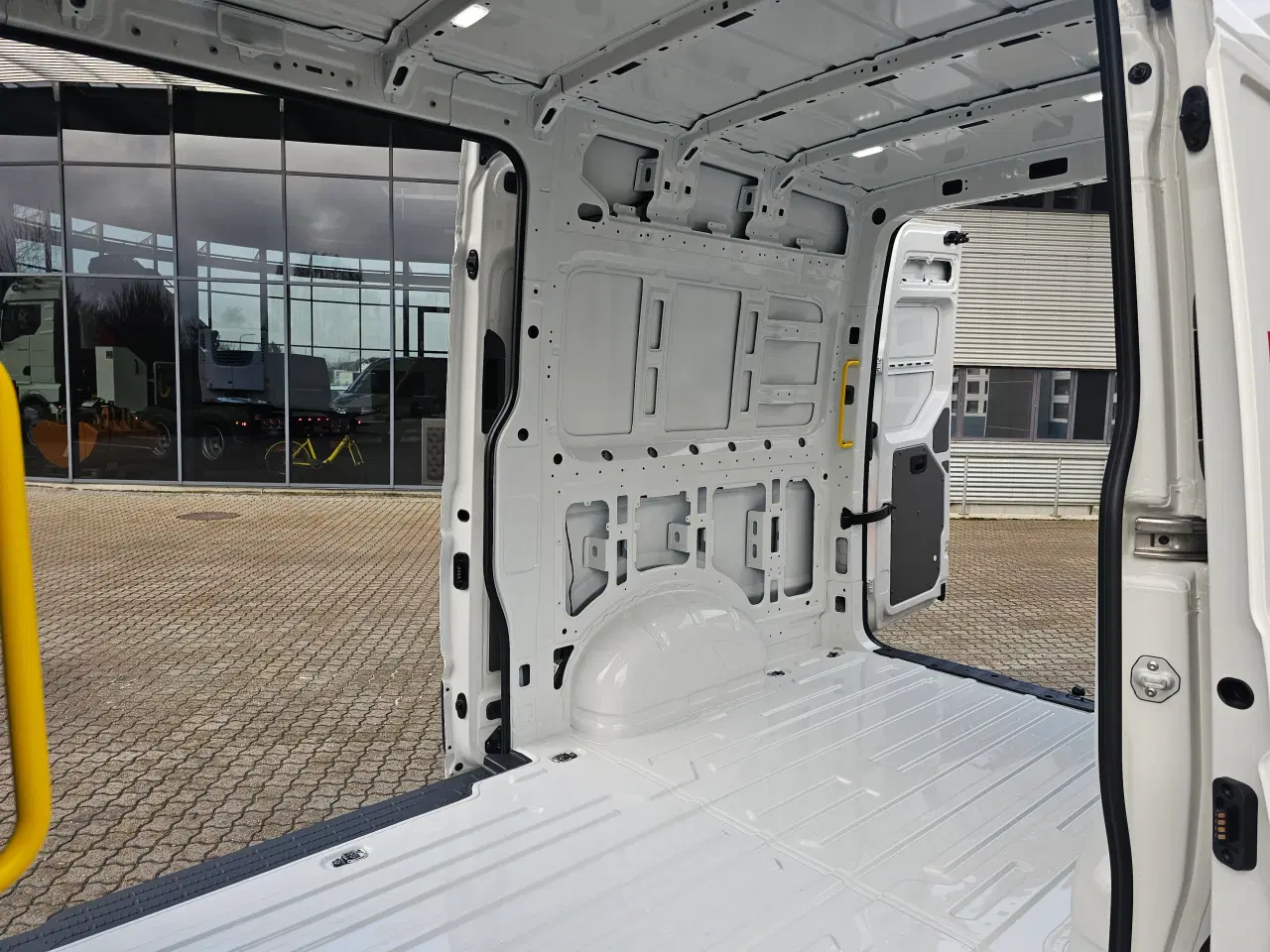 Billede 10 - MAN TGE 3.140 A8 L3H3, Kassevogn