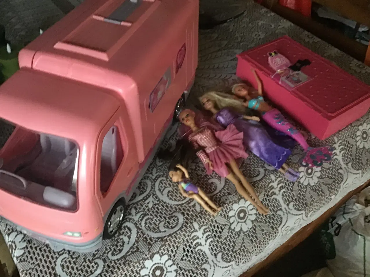 Billede 12 - Dukke autocamper, skabe samt dukker