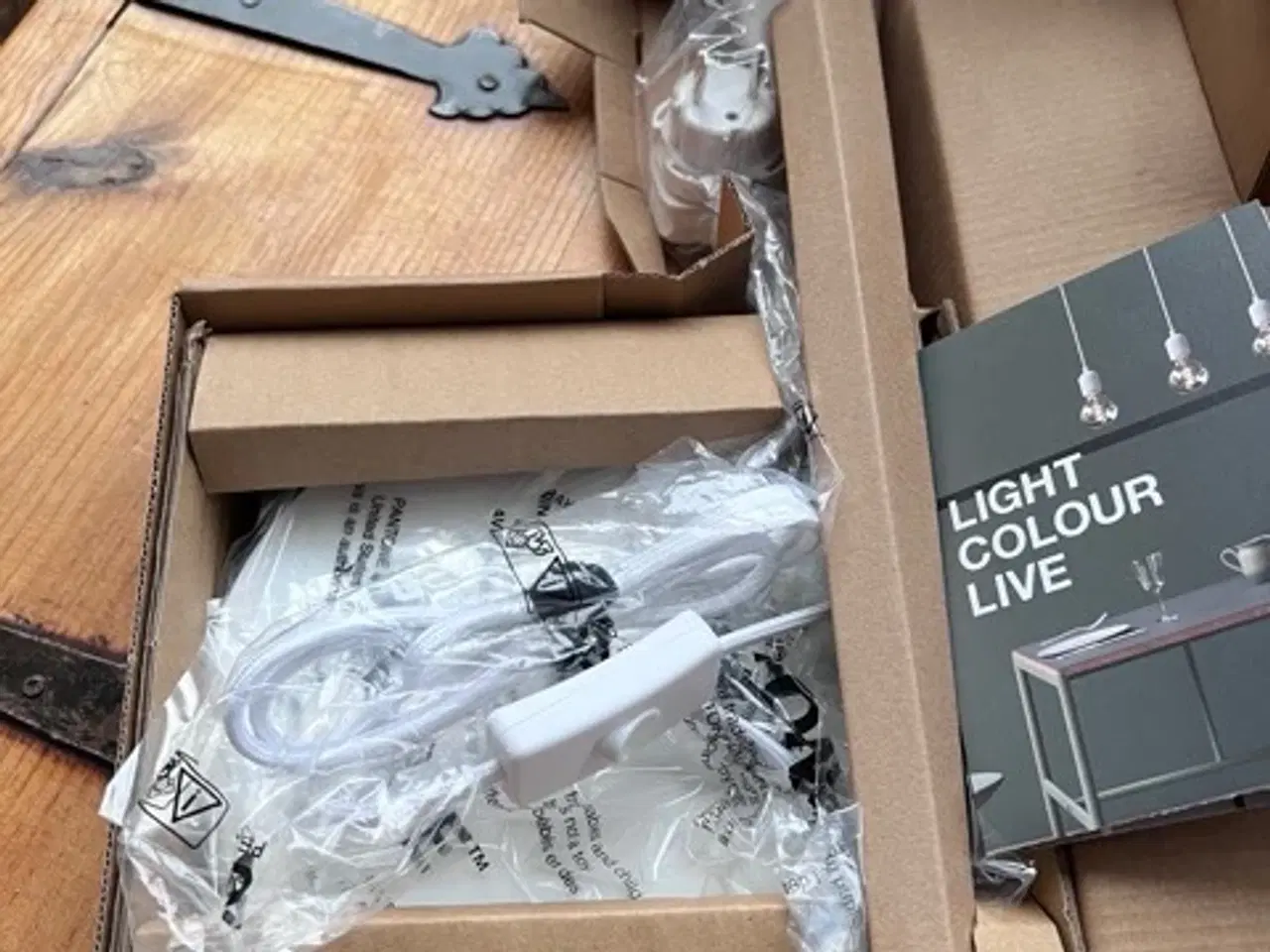 Billede 4 - 2x Pantone Capella bord lampe + 3x Mintaka 25 skær