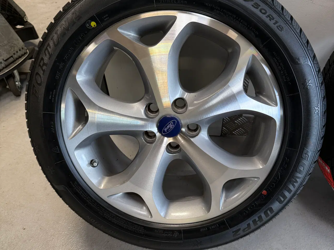 Billede 2 - Originale 18” Ford alufælge med nye vinterdæk
