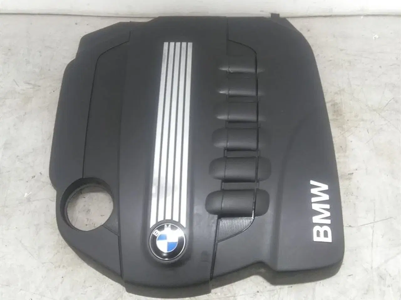 Billede 1 - Afdækning plast over motor/ventildæksel B11147800064 BMW E92 E93 E90LCI E91LCI E92LCI E93LCI