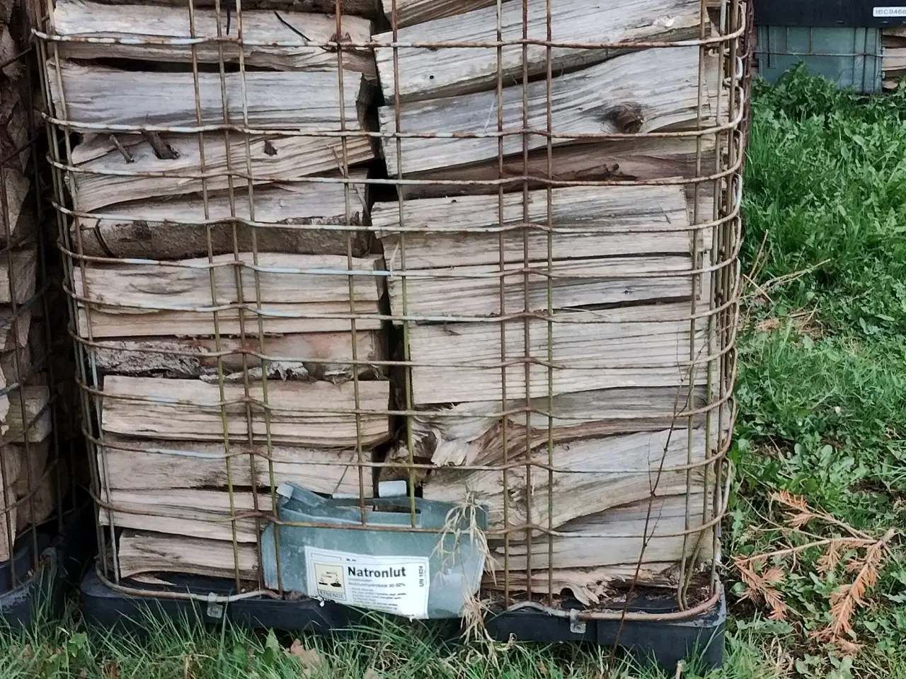 Billede 3 - Tørt brænde savet og flækket