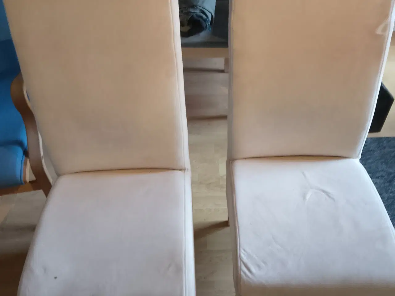 Billede 1 - To stole i hvidt betræk 