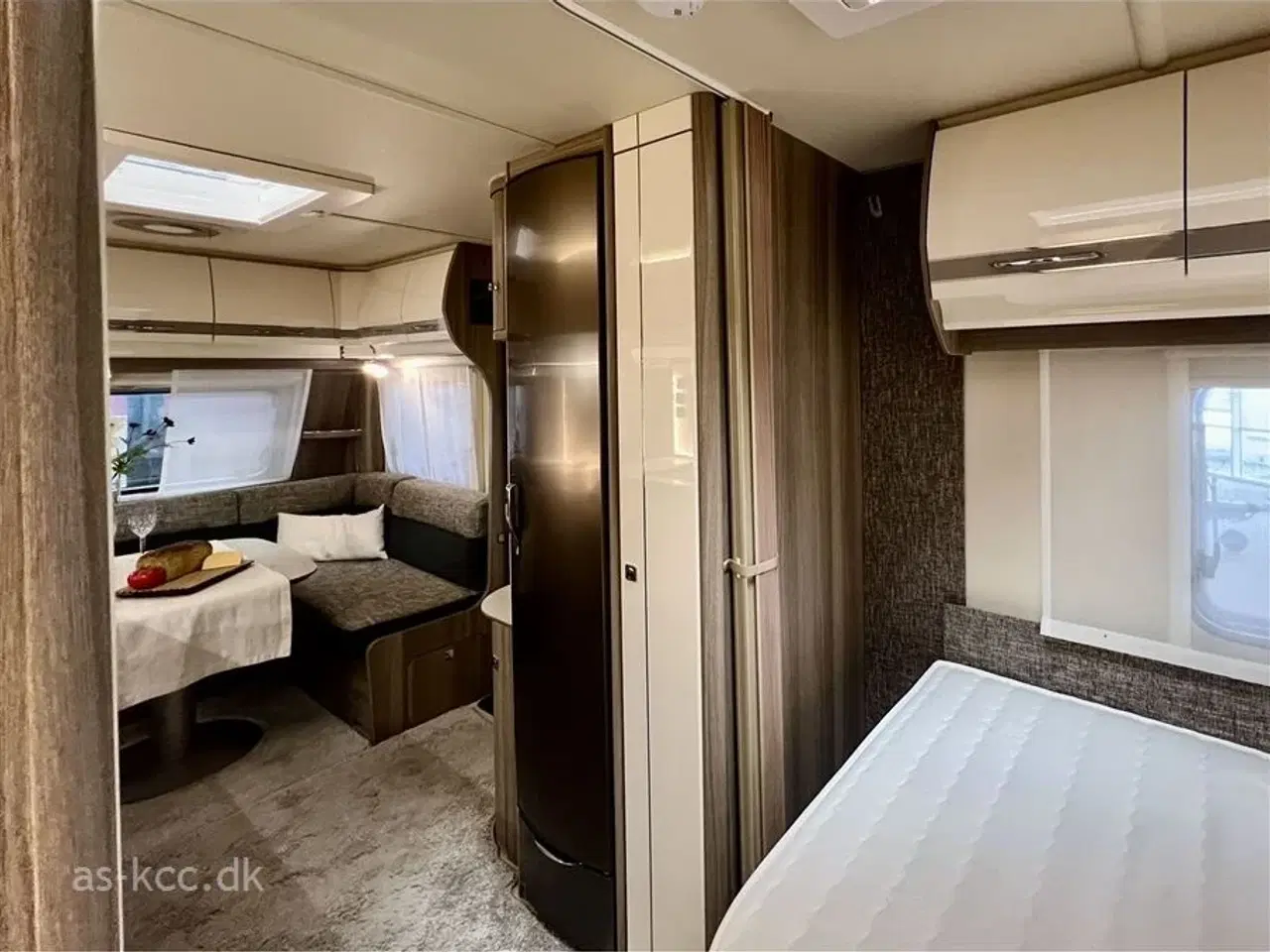 Billede 17 - 2018 - Fendt Tendenza 515 SF   Fendt Tendenza 515 SF årg. 2018. Mover 4 sovepladser, 5 siddepladser.