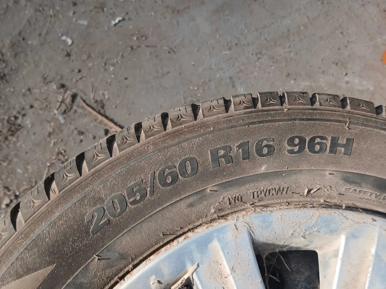 Billede 1 - Vinterdæk  205/60 R16