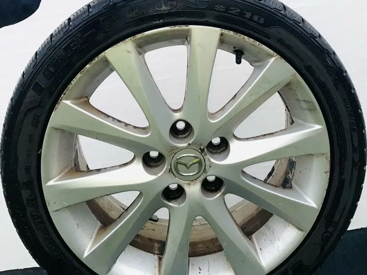 Billede 5 - Mazda dæk på fælg.