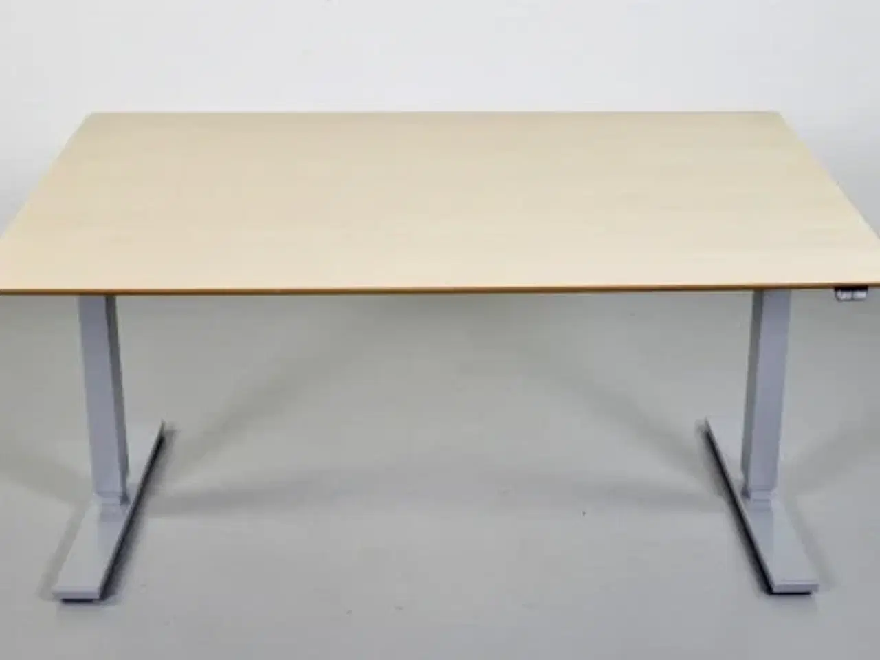 Billede 1 - Scan office hæve-/sænkebord med birkelaminat, 140 cm.