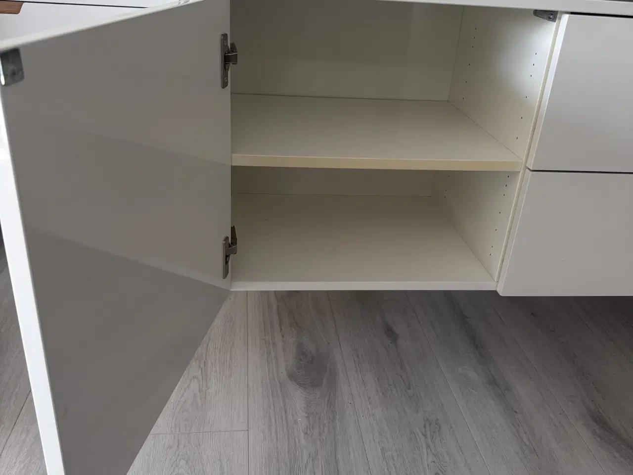 Billede 9 - Højglans hængeskænk – stilren (190 cm)