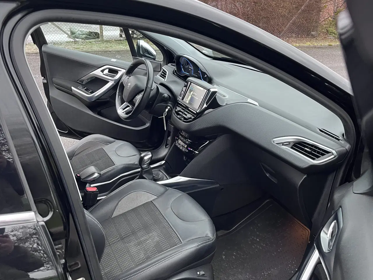 Billede 7 - 🚗 Peugeot 2008 Allure – Ny Syn & Ny serviceret