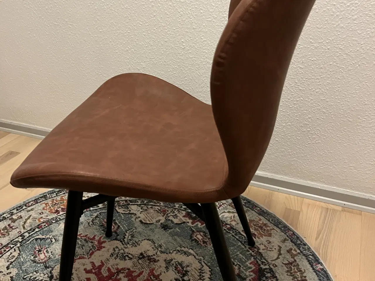 Billede 7 - Cognac farvede spisestuestole